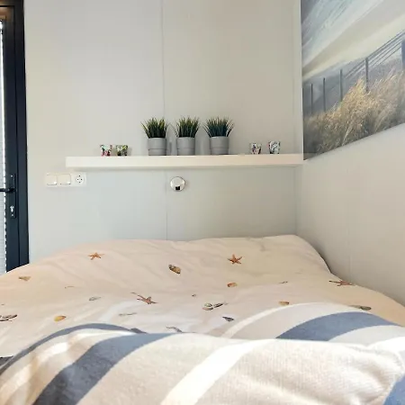 Jopies Houseboat Maasbommel