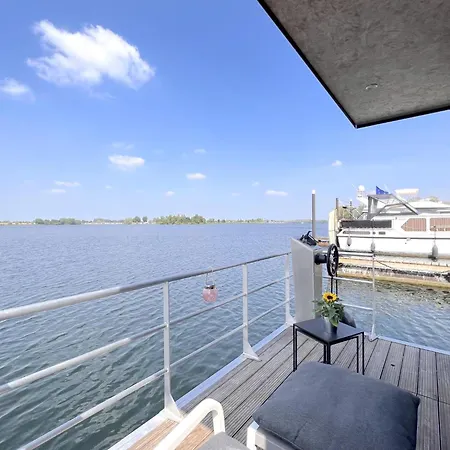 Jopies Houseboat *