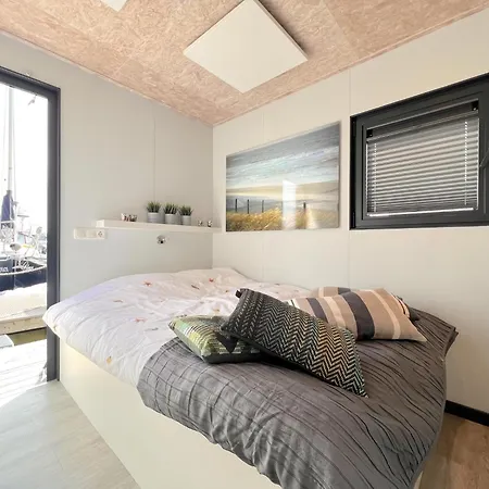 Jopies Houseboat *