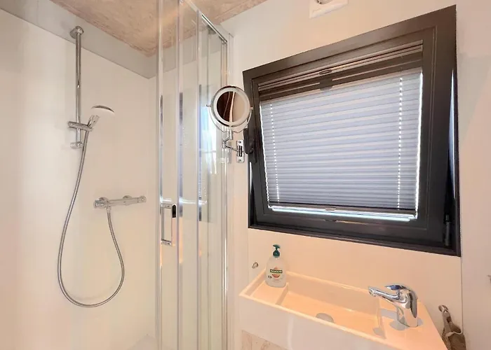 Holiday home Jopies Houseboat Maasbommel