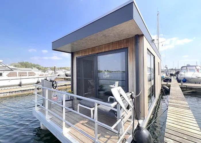 Jopies Houseboat Holiday home Maasbommel