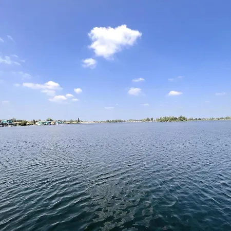 בית נופש Jopies Houseboat *