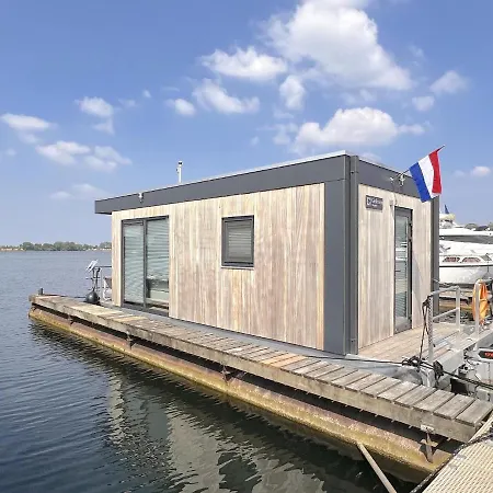 בית נופש Jopies Houseboat *
