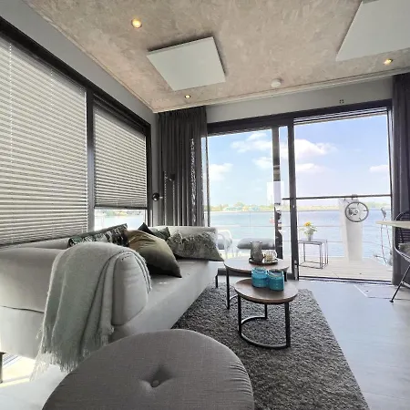 Jopies Houseboat Сasa de vacaciones Maasbommel