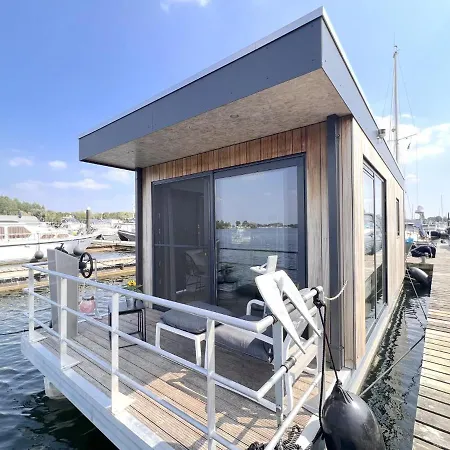 Jopies Houseboat בית נופש Maasbommel
